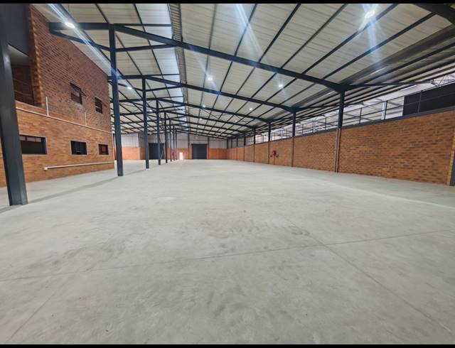 2,340M² WAREHOUSE TO LET IN ORMONDE